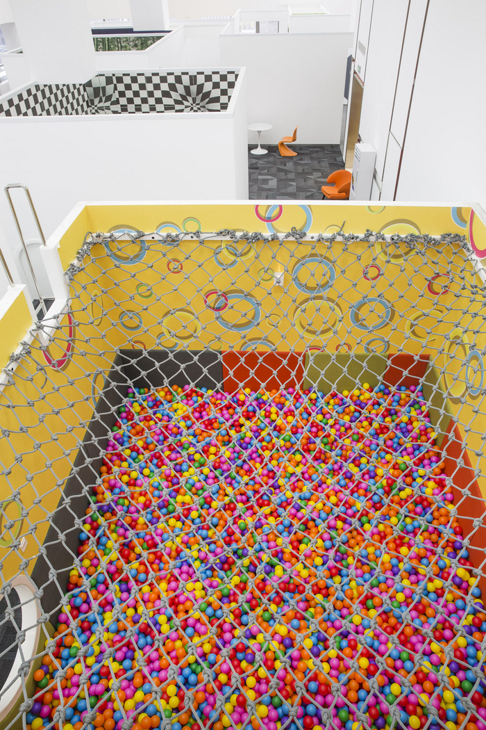 探访刘强东在北京的京东总部大楼,参观京东总部