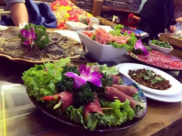 成都麓湖生态城美食街,成都有哪些大学城美食街