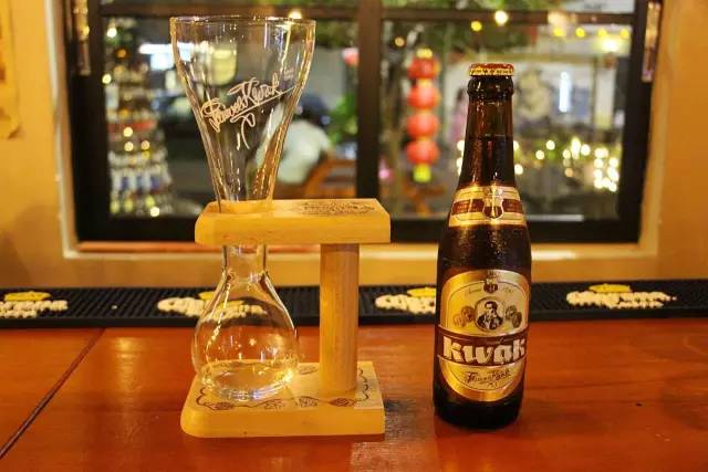 咪阻我！我要装逼去！嚟间小酒馆可以带你Ｂ尽全世界，周年庆还7