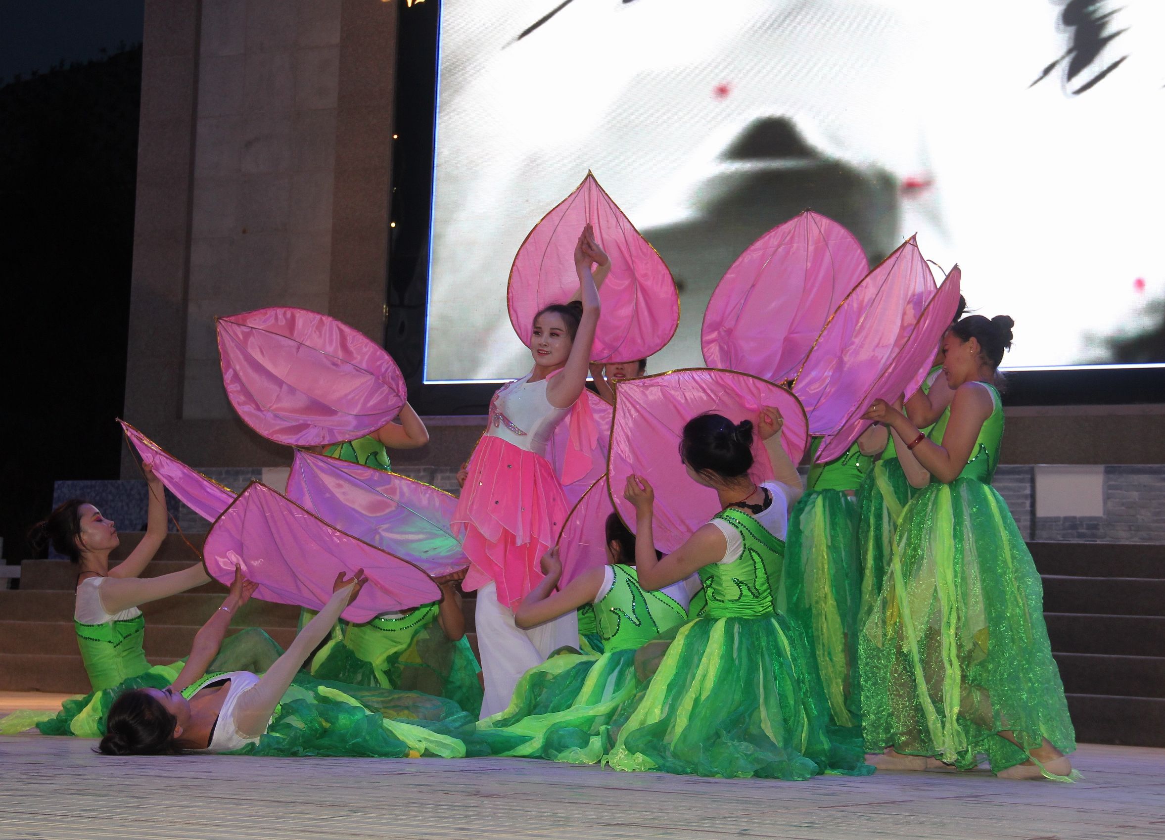 昔日丝绸路驼队阵阵显繁荣今朝OTO再起风云闹汉唐