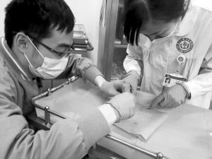 鲫鱼刺吞下去了会怎样,被鲫鱼刺卡住喉咙了最好的办法