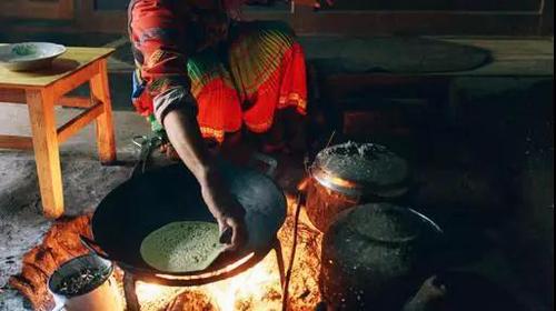 楚雄彝家火塘,云南楚雄彝家