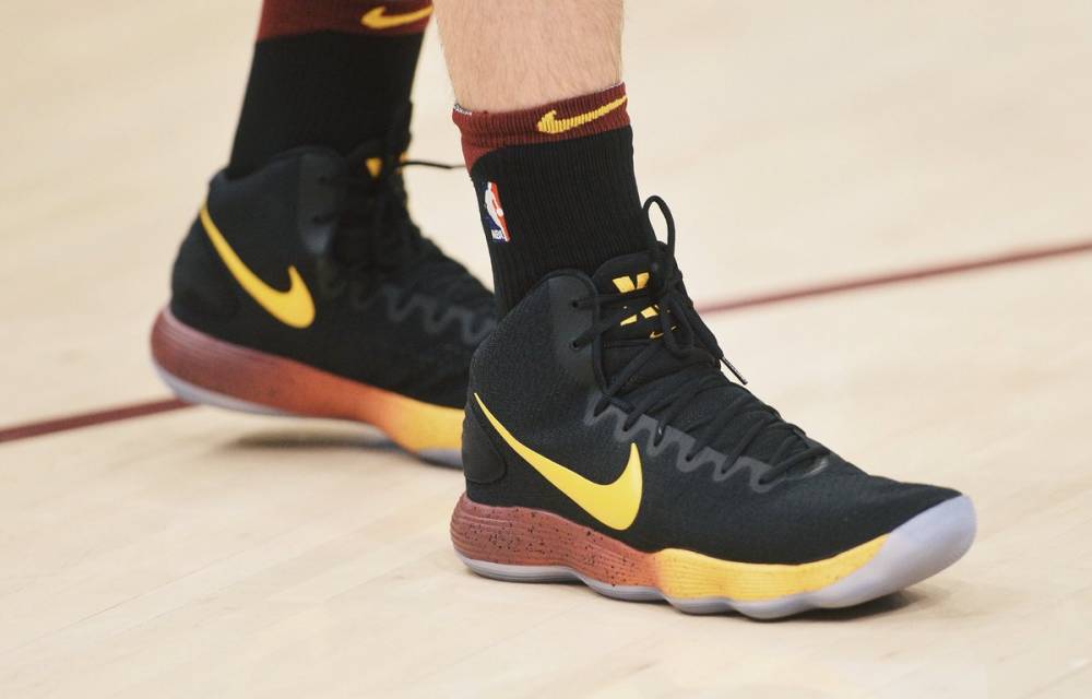 【踏破铁鞋】今日球鞋MVP：斯蒂芬森Nike2K4尴尬脱胶