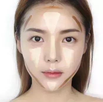 修容修的鼻子一边大一边小,如何修容修的棱角分明