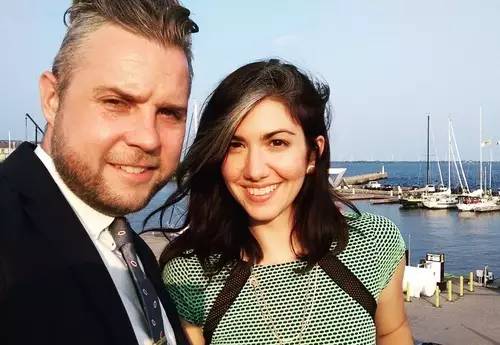 半个世纪前的铁皮箱，打开一个陌生人的罗曼史