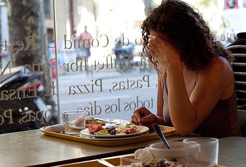 睡不好觉胸闷气短怎么回事,胸闷是不是抑郁症的表现