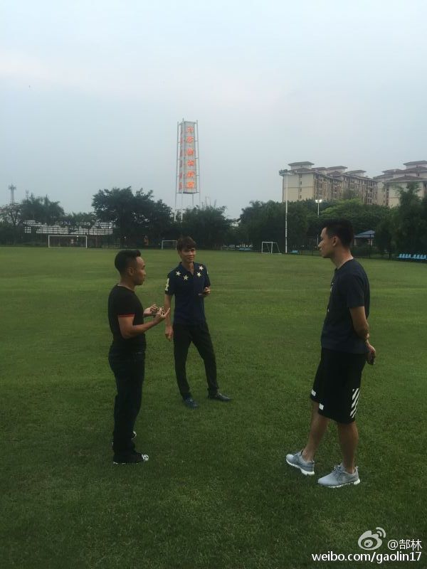 李帅和郜林,李帅拥抱郜林