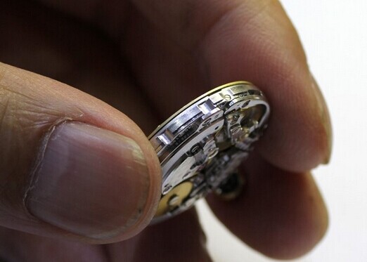 劳力士3135机芯真假对比图解视频,经典劳力士3135机芯拆解视频