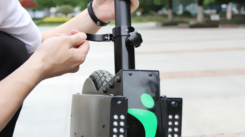 站着开车也很酷即酷立行电动车全体验