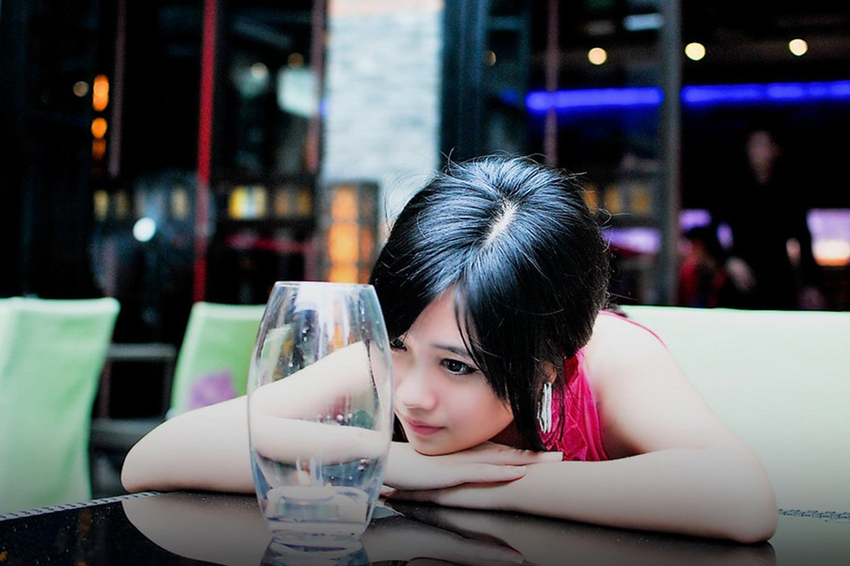 我妈信佛长期吃素可以吗,我妈信佛后天天念经