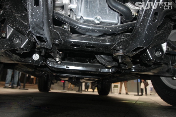 lc120底盘和驭胜s350,江铃驭胜s350底盘生锈严重