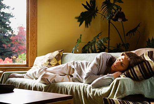 睡不好觉胸闷气短怎么回事,胸闷是不是抑郁症的表现