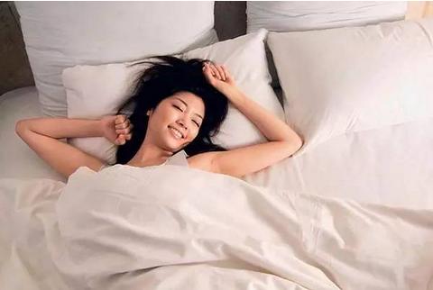 换床睡不着怎么解决,女生说认床睡不着怎么回答