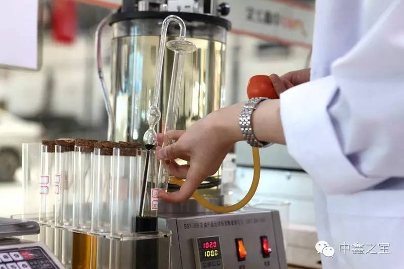 汽车机油多长时间换一次最好视频,汽车机油是看时间换还是看公里数