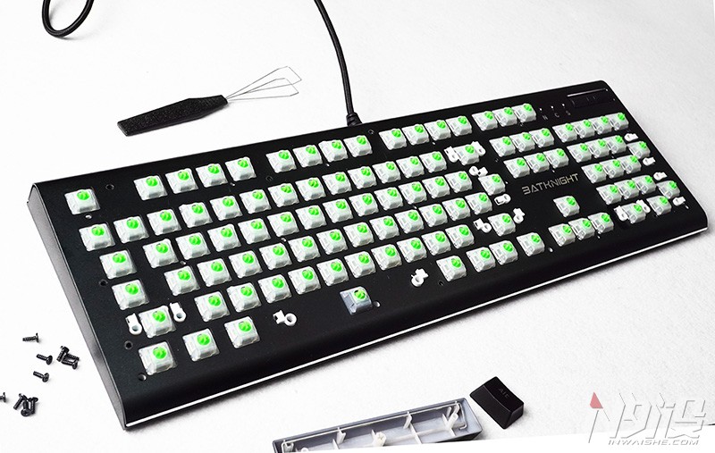 自带手托防尘罩的机械键盘,蝙蝠骑士机械键盘拆解