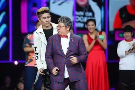 在汪涵陪伴下见初恋、跳韩舞，被韩红少女心吓到了，同性传闻假？