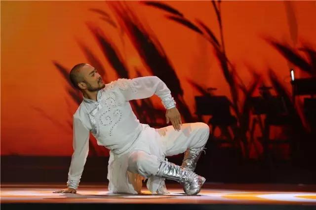 乌兰图雅王丽达演唱会40首连唱,乌兰图雅套马杆2020群星演唱会