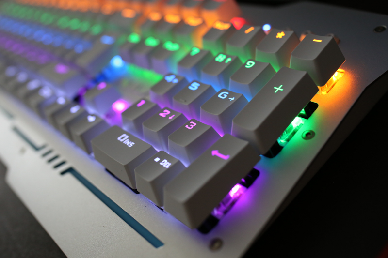 流动于指尖的神器-狼蛛收割者机械键盘入手体验（黑轴混光版）