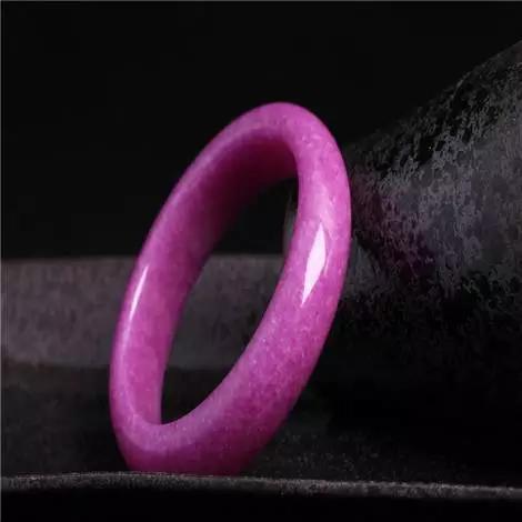 比黄金还值钱的十大文玩,玉镯式手串