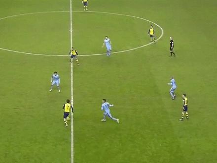 他被称球场莫扎特，酷似张杰曾陷招妓丑闻，35岁国家队最后一战