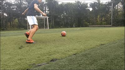 迪卡侬agility500mg足球鞋,开箱白红色的迪卡侬足球鞋