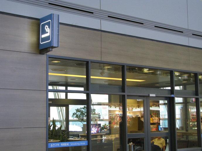 怪不得韩国欧巴脸滚键盘也能赢中国吊丝！原来他们的网吧是这样