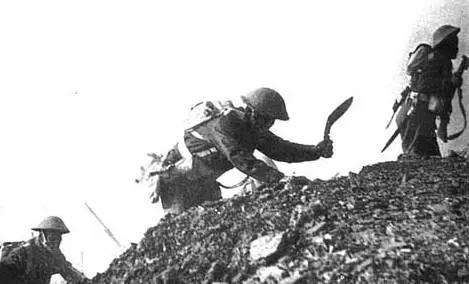 冷兵器尼泊尔刀实战,尼泊尔弯刀和中国剑