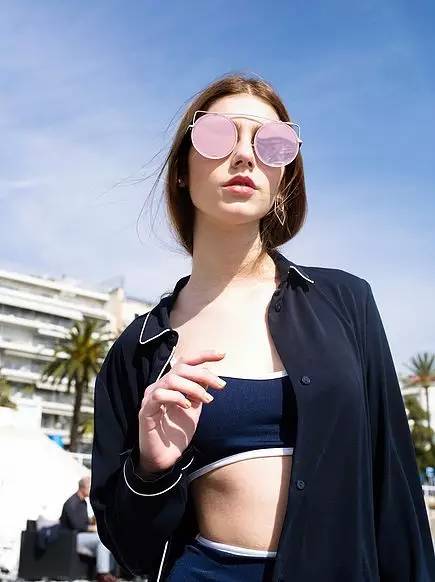 造吗？你和爱豆的距离，只差一副太阳镜~