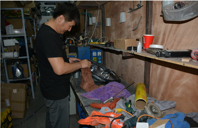 中华换近光灯灯泡,中华大灯换灯泡