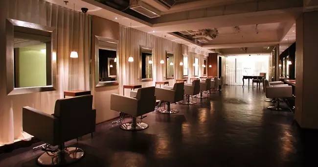 她叫小雪，在广州做文员，月薪3500，她是这样生活的...