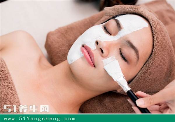 夏天男生脸上出油,夏天脸上出油用什么护肤品