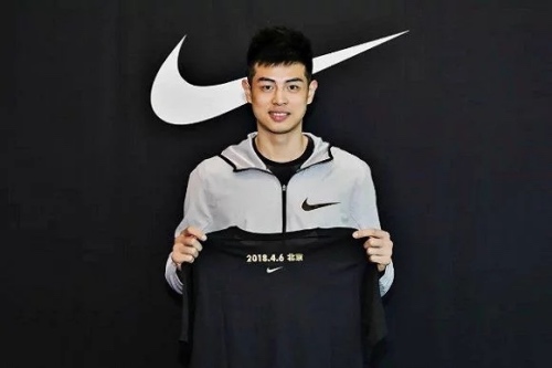 蓝月亮的主场,蓝月亮主唱