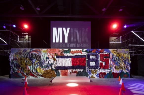 tommyhilfiger汉密尔顿奔驰,tommyhilfiger梅赛德斯