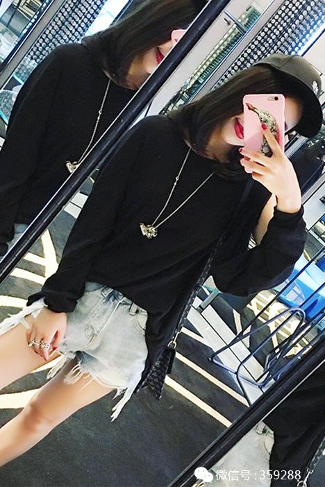 穿着特别时髦吸睛,很吸睛的衣服