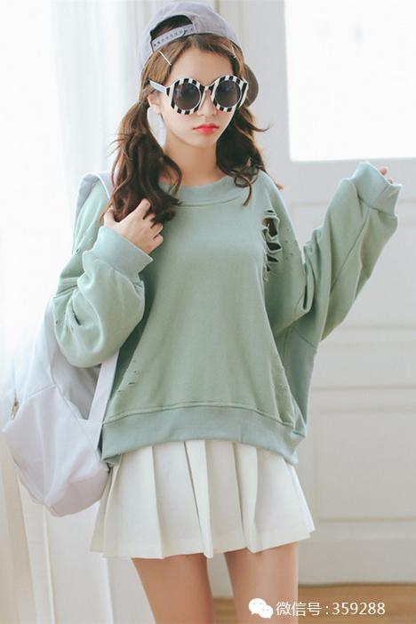 穿着特别时髦吸睛,很吸睛的衣服