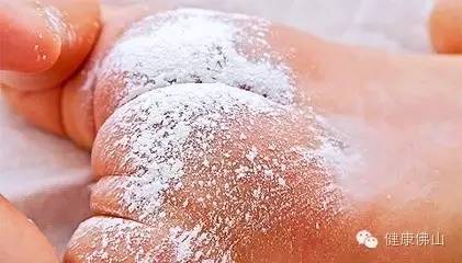 小孩出热疹应该注意点啥,儿童热痱子的最佳处理方法