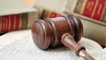 监狱殴打犯人犯法吗,监狱殴打犯人刑事责任