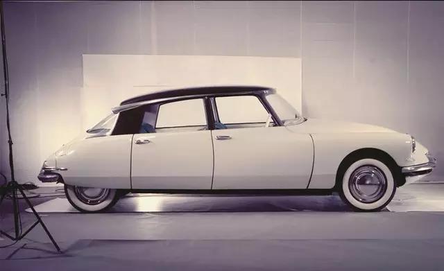 悬浮式车顶运动感强,为什么流行悬浮车顶