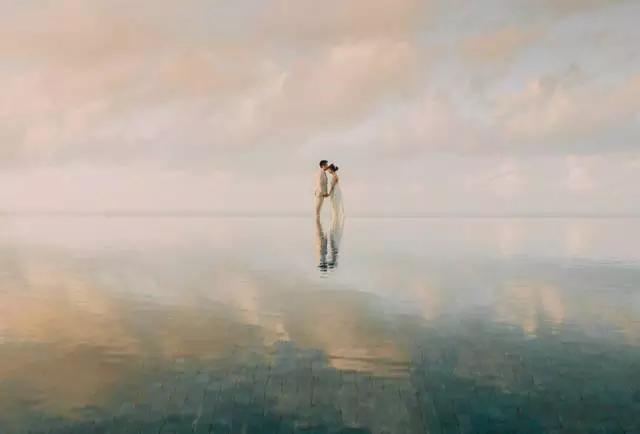 咫尺光年爱如初见意思,咫尺光年爱如初见什么意思