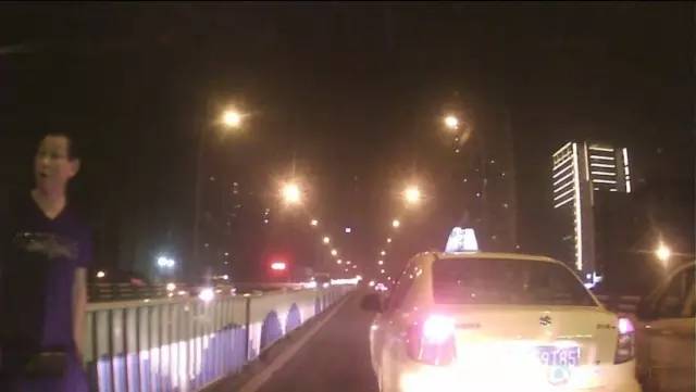 早间看点|神秘黑虫袭击重庆，感觉好害怕