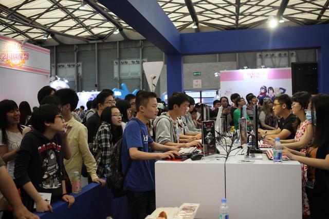 魔都同人祭CP18，萌妹纸热捧富勒SM681R