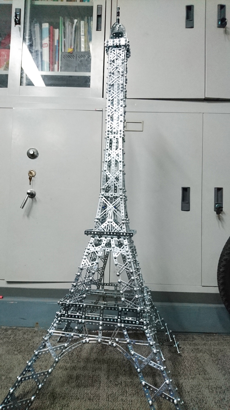 埃菲尔铁塔是怎样建成,埃菲尔铁塔怎么建成的