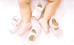 怎么给宝宝选合适脚码的鞋子,宝宝小脚丫适合穿什么鞋