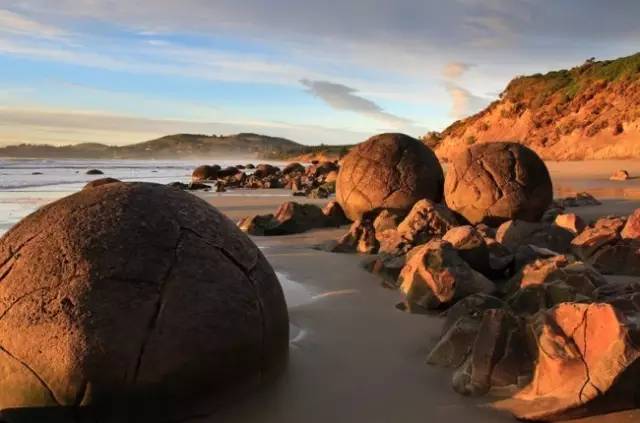 新西兰拉基圆石,摩拉基大圆石早上可以看得见吗
