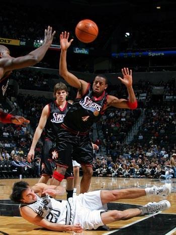 nba第一假摔高手瓦莱乔,勇士瓦莱乔詹姆斯