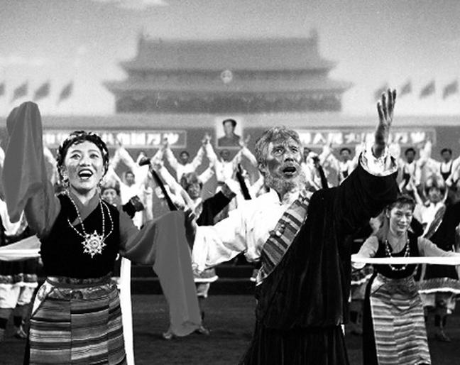 当中年大妈发生冲突时，请放起那熟悉的旋律，让我们一起舞起来！