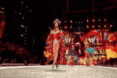 缁村瘑澶х闈㈣瘯妯＄壒,缁村瘑澶х绉诲笀涓婃捣