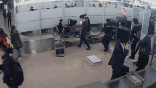 飞机上充电宝自燃事件,飞机上充电宝起火视频