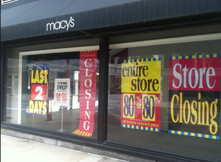 你今天还在爆买的大牌包包、鞋子，其实在国外已经关店倒闭了