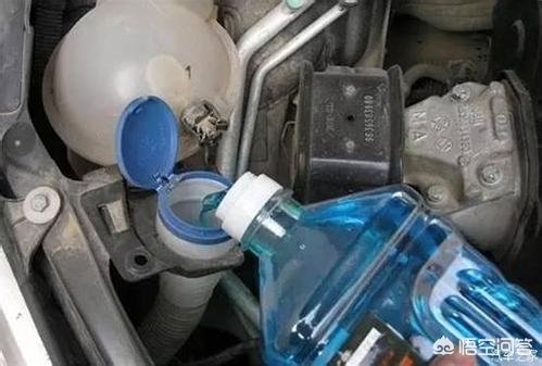 汽车玻璃水冻住直接加防冻玻璃水,汽车玻璃水可用矿泉水加洗洁精吗